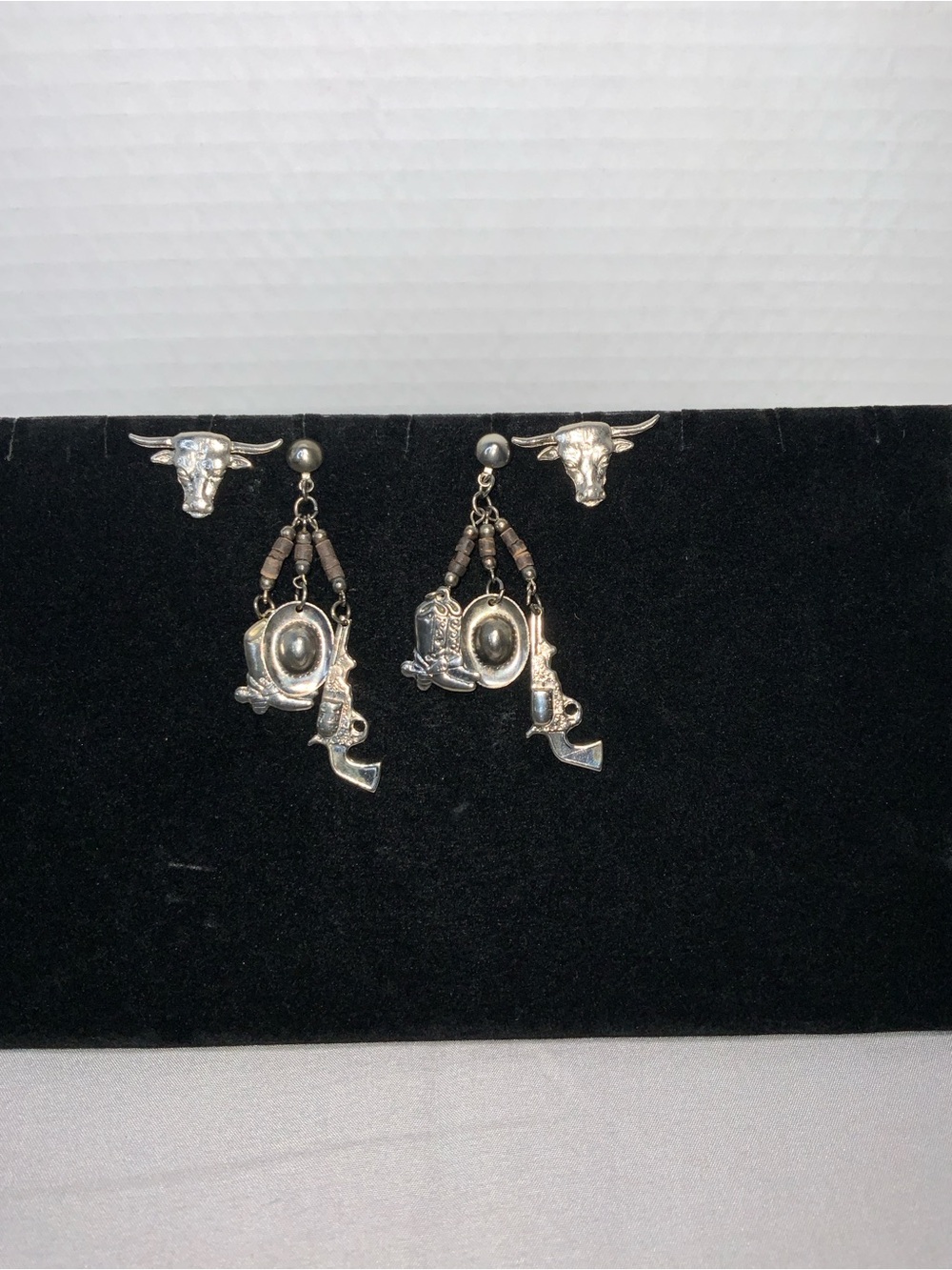 2 pairs of vintage western style earrings Dangle and Texas Longhorn